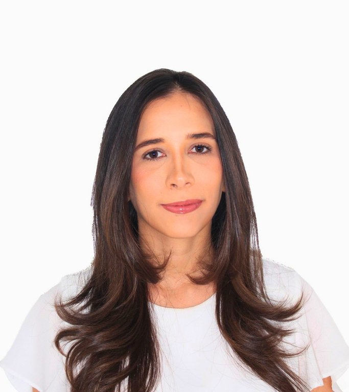 Laura Talavera, Socia · Gerente del Departamento Jurídico
